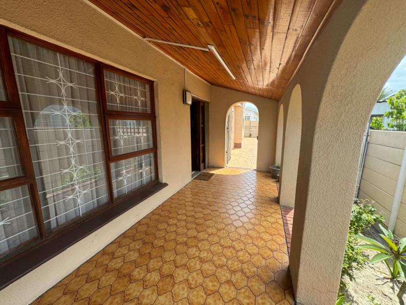 7 Bedroom Property for Sale in Cravenby Western Cape